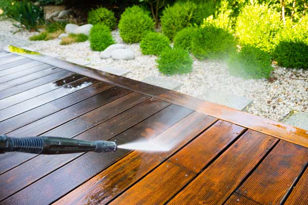 Nettoyage de terrasse extérieure en pierre naturelle poreuse, Limoges, P.N.S